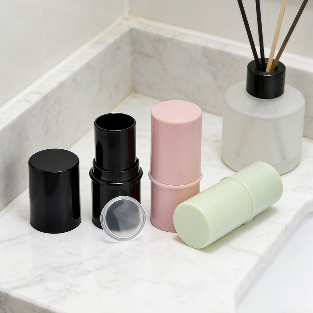 Wholesale Mini Lip Balm Tube 6g Capacity Empty Plastic Lipstick Pink Black White Colors Cylinder Shape sunscreen deodorant bottle tube