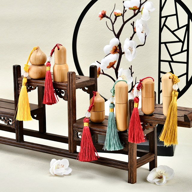Chinese Style 1ml 2ml 5ml Bamboo Essential Oil Roller on Bottle Repackaging Empty Perfume Bottle with Tassel