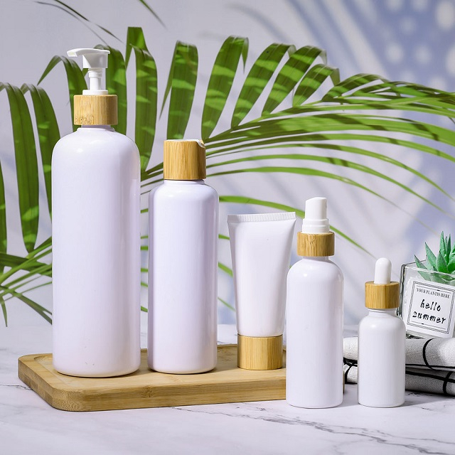 In Stock 50ml 100ml 150ml Empty Cosmetic Personal Care Perfume Toner Lotion Packaging Plastic Mist Spray Pump Bottle with Bamboo Cap