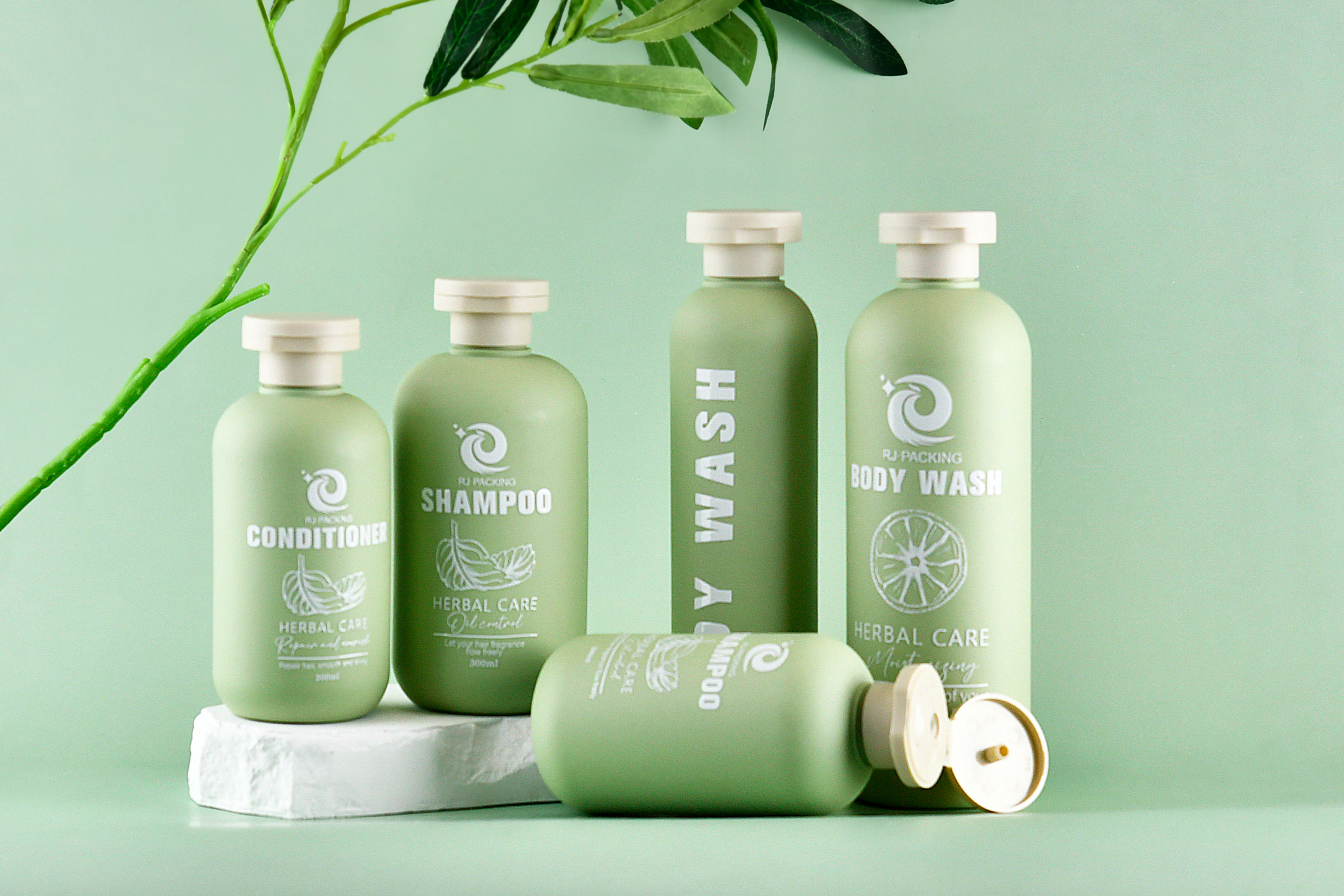 Green HDPE 200ml 260ml 300ml 400ml 16oz Soft Cosmetic Packaging Body Lotion Plastic Shampoo Bottle Conditioner Container