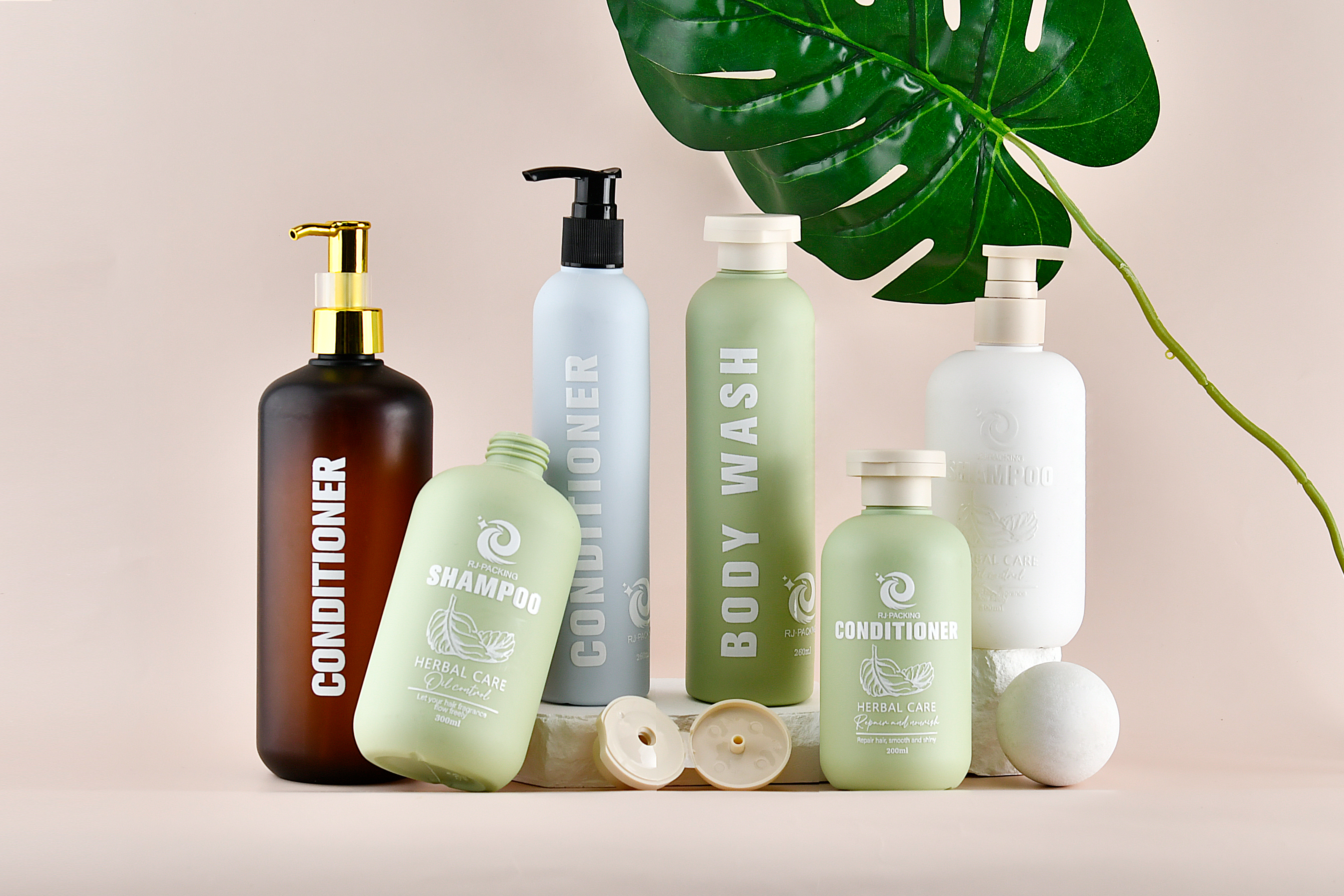 Factory Direct Sale Refillable 8oz 250ml 300ml 16oz Amber Empty Conditioner Lotion Plastic Shampoo Bottle with Disc Top Flip Cap