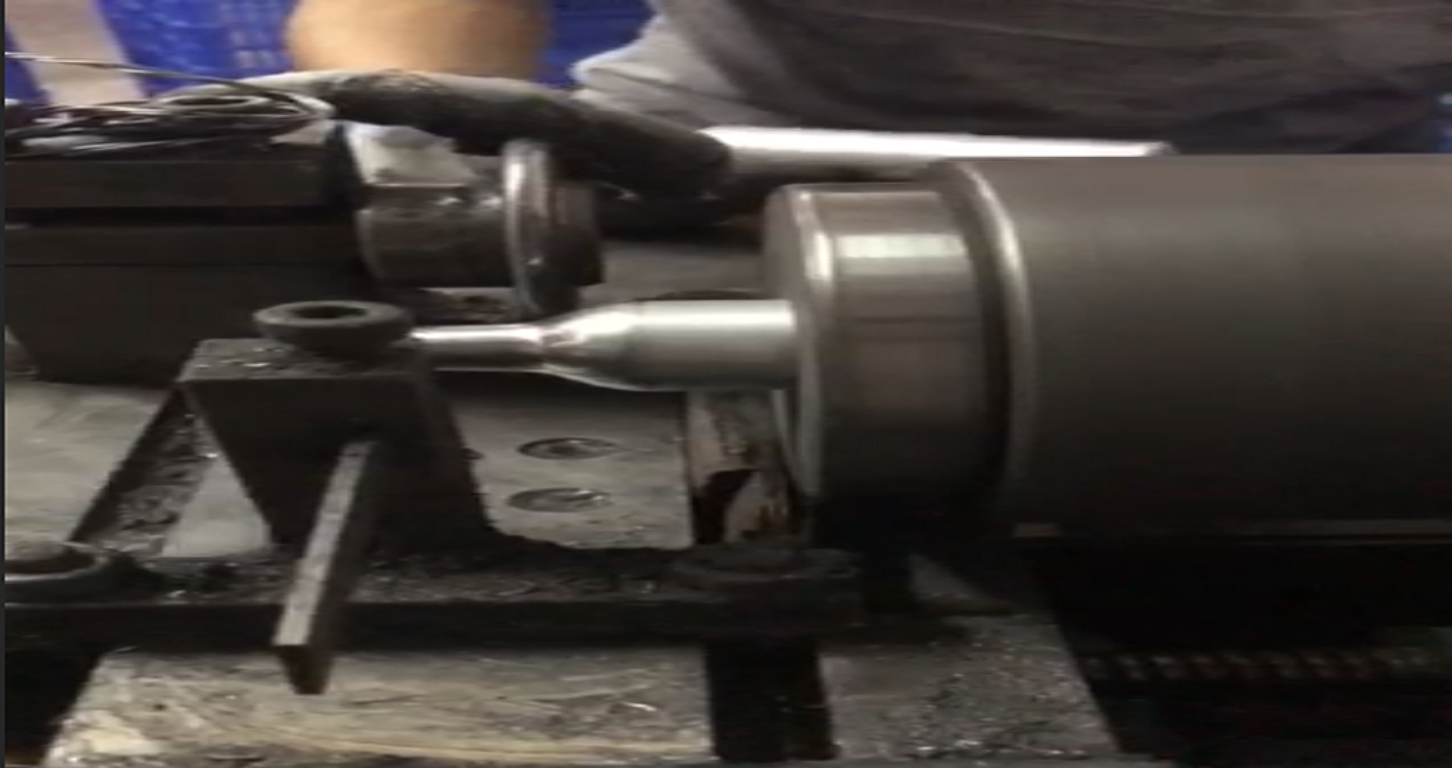  Aluminum bottle manufacturing and labeling process
