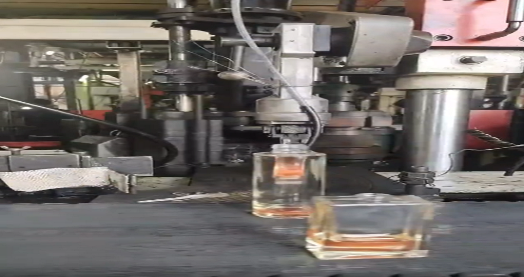 The production process of 50ml glass bottles